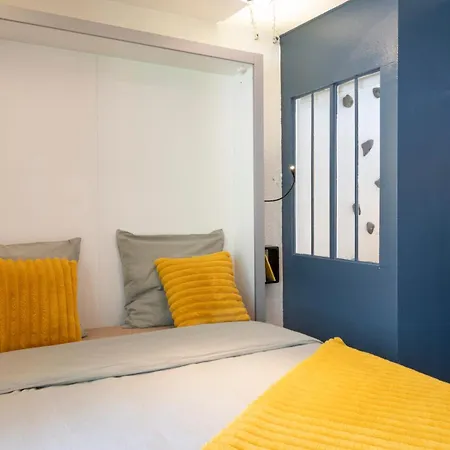 Avec Balcon Apartman *