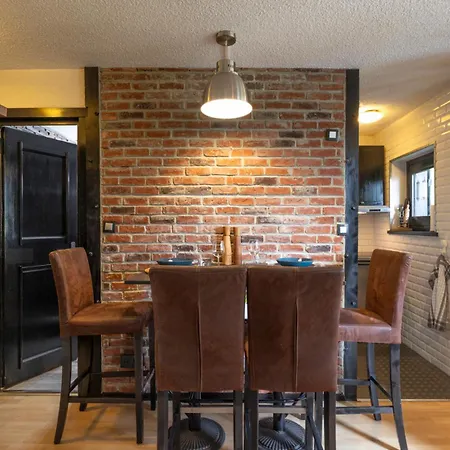 Avec Balcon Apartman